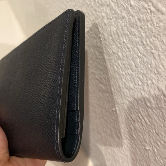 ⭐️SOLD⭐️ EUC Louis Vuitton Brazza Black Taiga - Picture 10 of 15